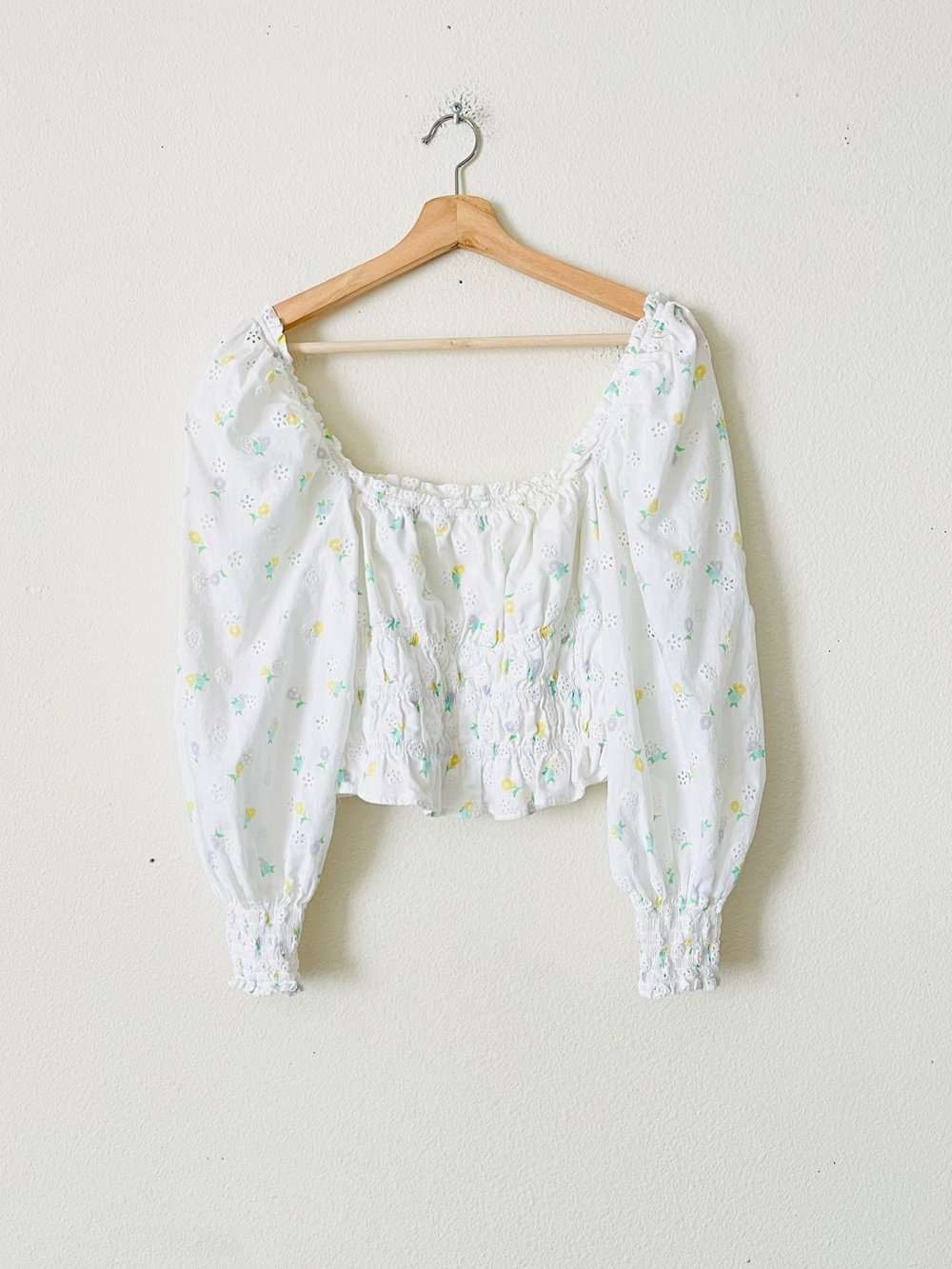 For Love & Lemons MEDIUM Azalea eyelet floral puff sleeve cropped top - Picture 2 of 6